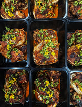 Chef-curated low-carb meals in meal delivery trays featuring organic vegetables